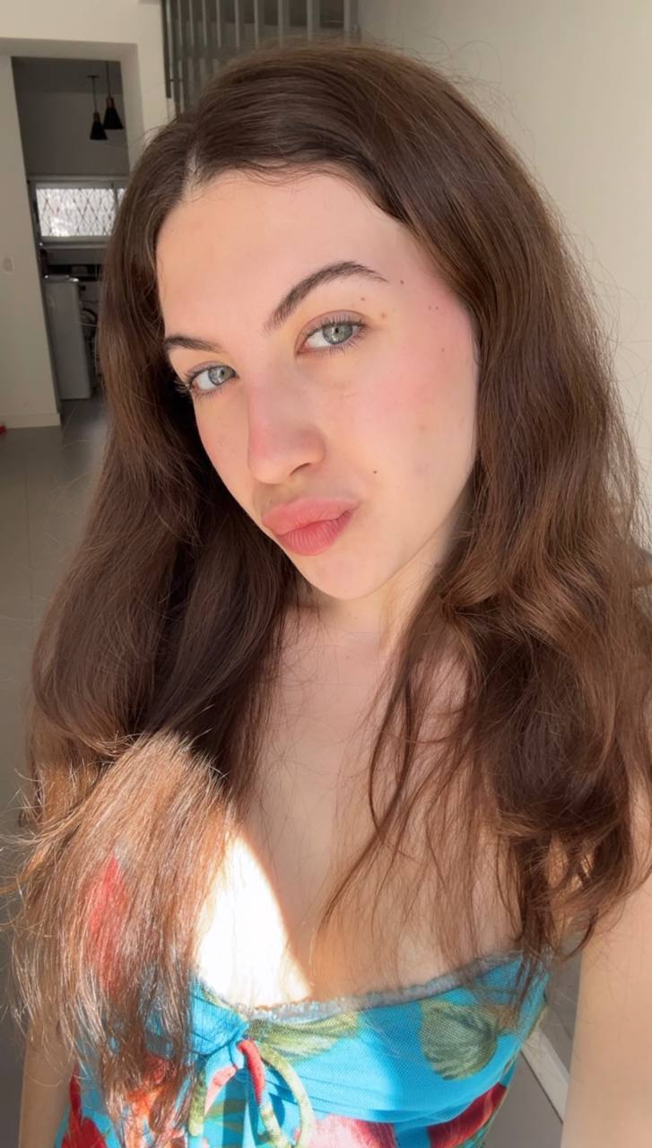 Nude girl Amber in Reykjavik