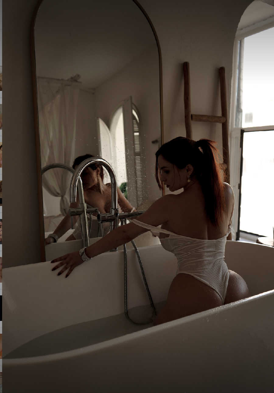 A playful frame from Miranda Faith nude — online in Reykjavik