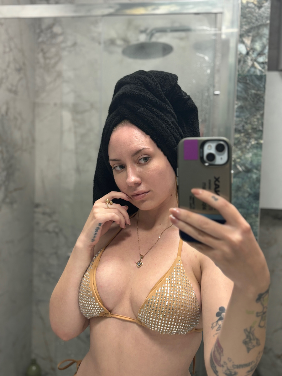 Nude girl KateV in Reykjavik