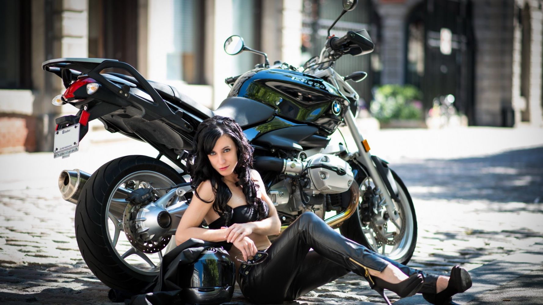 Fresh photos, fresh mood — European women on bikes online in Reykjavik