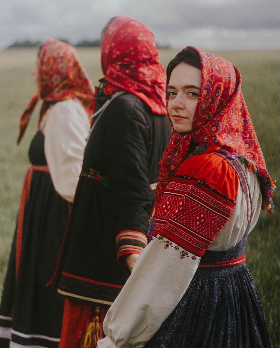 Women in Slavic costumes’s look of the day — catch her live in Reykjavik